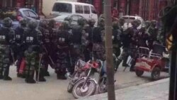 ཨ་མདོ་རྔ་པར་བོད་པ་མང་པོས་ངོ་རྒོལ་བྱས་ནས་འཛིན་བཟུང་བྱུང་བ།