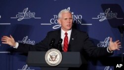 Wakil Presiden Amerika Mike Pence saat menyampaikan pidato di hadapan Koalisi untuk Warga Latin di Washington DC, 9 Maret 2017. (AP Photo/Manuel Balce Ceneta)