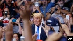 El presidente Donald Trump participaba de un evento de campaña en Ohio cuando arremetió contra el astro de la NBA, LeBron James.