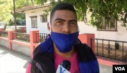 “Quiero que haya un cambio aquí. ¿En Estados Unidos? Yo no vivo allá", dijo Johandry Velásquez a la Voz de América.