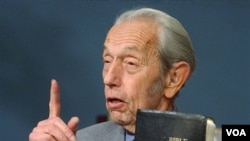 Seorang penginjil AS, Harold Camping meramalkan Hari Kiamat terjadi hari Sabtu, 21 Mei 2011 pukul 6 sore.