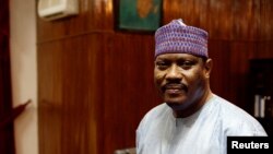 L'ancien Premier ministre du Niger, Hama Amadou, pose pour une photo dans son bureau à l'Assemblée nationale à Niamey, le 16 septembre 2013.