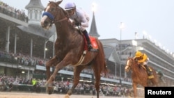 지난 5일 켄터키주 루이빌에서 열린 제144회 켄터키 더비 경주에서 저스티파이(Justify)가 결승선을 향하고 있다. 