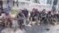 Dans cette image tirée d'une vidéo publiée par le groupe État islamique le 29 mars 2021, prétendant montrer des combattants près de la ville stratégique de Palma, au nord-est du Mozambique.