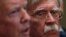 Tổng thống Donald Trump và cố vấn an  ninh quốc gia John Bolton tham dự buổi thuyết trình của các giới chức quân sự cao cấp tại Tòa Bạch Ốc ngày 9/4/2018. 