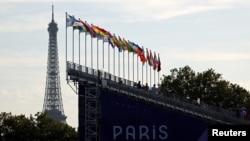 Tribine kod Ajfelove kule na ceremoniji otvaranja Paraolimpijskih igara 2024. (Foto: Reuters/Eng Chin An)
