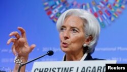 Direktur IMF, Christine Lagarde memperingatkan risiko bila pemerintah AS gagal menaikkan pagu utangnya (foto: dok). 