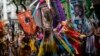 Bailarines actúan en una fiesta precarnaval del bloco "Cordao do Boitata" en Río de Janeiro, 12 de febrero de 2023. El carnaval comienza oficialmente el 17 de febrero. (AP Foto/Bruna Prado)