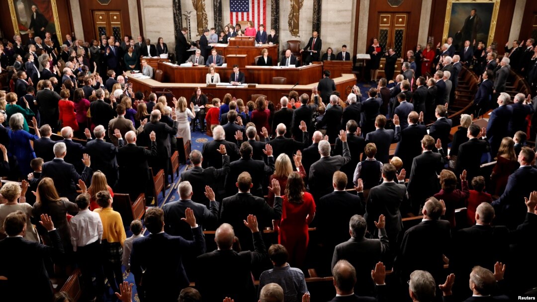 Predsjedavajuća Predstavničkog doma, demokratkinja Nancyi Pelosi, polaže zakletvu pred članovima Doma i delegatima na Capitol Hillu, 3. januara 2019.