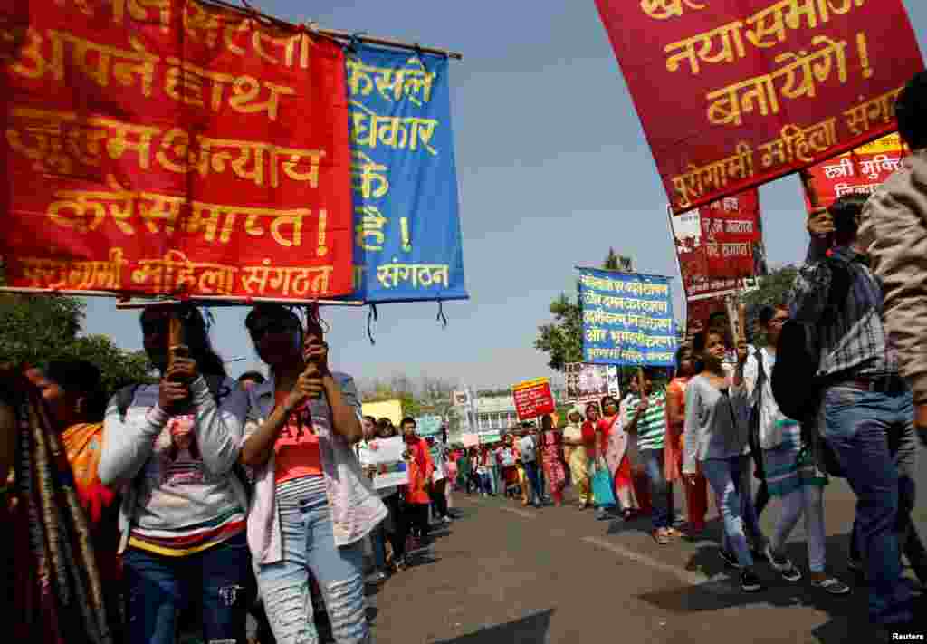 تظاهرات بزرگداشت روز جهانی زن در دهلی نو،&nbsp;هند.