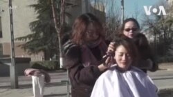ԱՌԱՆՑ ՄԵԿՆԱԲԱՆՈՒԹՅԱՆ. Չինաստանում ձերբակալված ակտիվիստի կինը սափրել է գլուխը