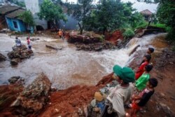 People look at a dam that collapsed after heavy rains in Bogor, West Java province, Indonesia, Jan. 2, 2020. (Antara Foto/Yulius Satria Wijaya/via Reuters)