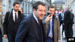 Wakil Perdana Menteri Italia dan pemimpin partai Liga Italia (Lega), Matteo Salvini menghadiri pertemuan kelompok sayap kanan "Patriots for Europe" di Parlemen Eropa, sebelum pertemuan puncak Uni Eropa di Brussels, 17 Oktober 2024. (François WALSCHAERTS / AFP)