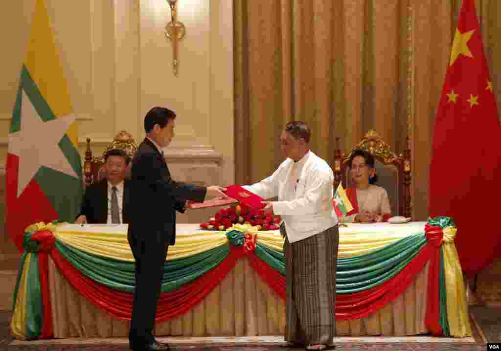 Chinese President Xi Jinping and Myanmar State Counsellor Aung San Suu Kyi witness signing of MoUs on Saturday January 18, 2020