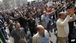 Security forces watch over supporters of former Egyptian President Mohamed Morsi during clashes outside the Republican Guard building in Cairo, July 5, 2013.