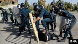نیروهای انتظامی و نظامی ایران در سال‌های اخیر بارها مانور سرکوب و برخورد با معترضان برگزار کرده‌اند