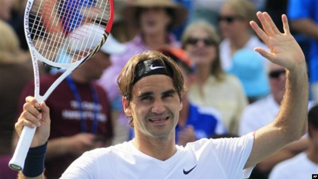 Petenis Roger Federer maju ke perempat final Shanghai Masters di Tiongkok dan mempertahankan peringkat teratas tenis putera untuk rekor selama 300 minggu (foto: dok).