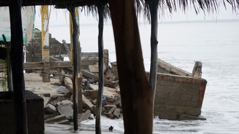 Huracán John azota la costa sur del Pacífico mexicano con inundaciones 