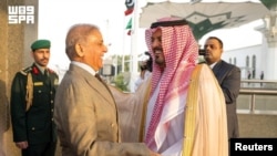 شهباز شریف، نخست‌وزیر پاکستان، هنگام ورود به جده - پنجشنبه ۱۵ مرداد ۱۴۰۵