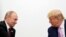 El presidente de EE.UU., Donald Trump, y su homólogo ruso, Vladimir Putin, durante un encuentro del G20 celebrado en Osaka, Japón, el 28 de junio de 2019.