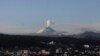 Volcán ecuatoriano vuelve a arrojar ceniza