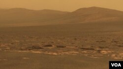 El cráter Endeavour tiene un diámetro de aproximadamente 14 miles (22 kilómetros) y posee 25 veces el ancho del cráter más grande que el robot Opportunity ha capturado previamente en sus 90 meses en Marte.