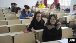 Candidates prepare to take the Chinese civil service examinations in Hefei, east China's Anhui province, November 27, 2011.