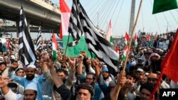 Activists and supporters of the Jamiat Ulema-e-Islam party gather during an anti-government "Azadi March" toward Islamabad, in Lahore, Oct. 30, 2019.