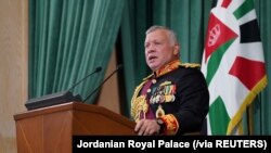 Raja Yordania Abdullah II saat membuka persidangan parlemen di Amman, Yordania, 10 Desember 2020. (Foto: Reuters/Jordanian Royal Palace)