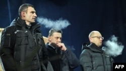 Vitali Klitschko, Head of UDAR (Punch) party, left, Oleh Tyagnybok, head of the Svoboda party, center, and Arseniy Yatsenyuk of the Batkivchchyna party attend meeting on Independence Square, Kyiv, Jan. 25, 2014.