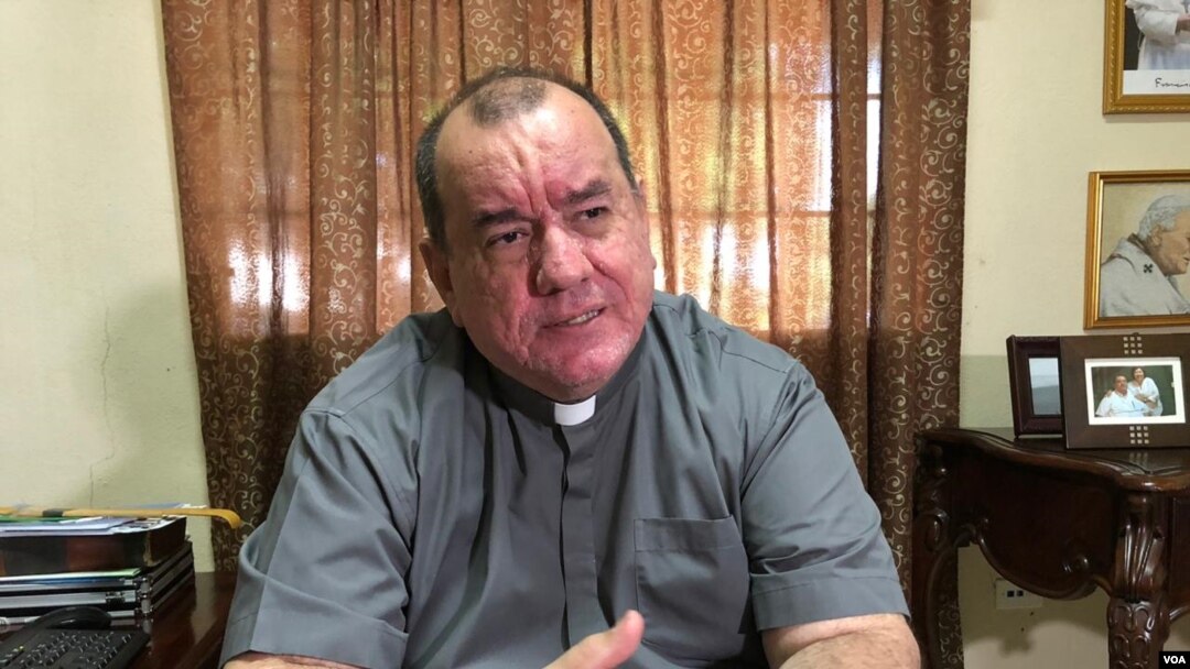 Monseñor Carlos Áviles, vocero de la arquidiócesis de Managua. [Foto: Daliana Ocaña/VOA]