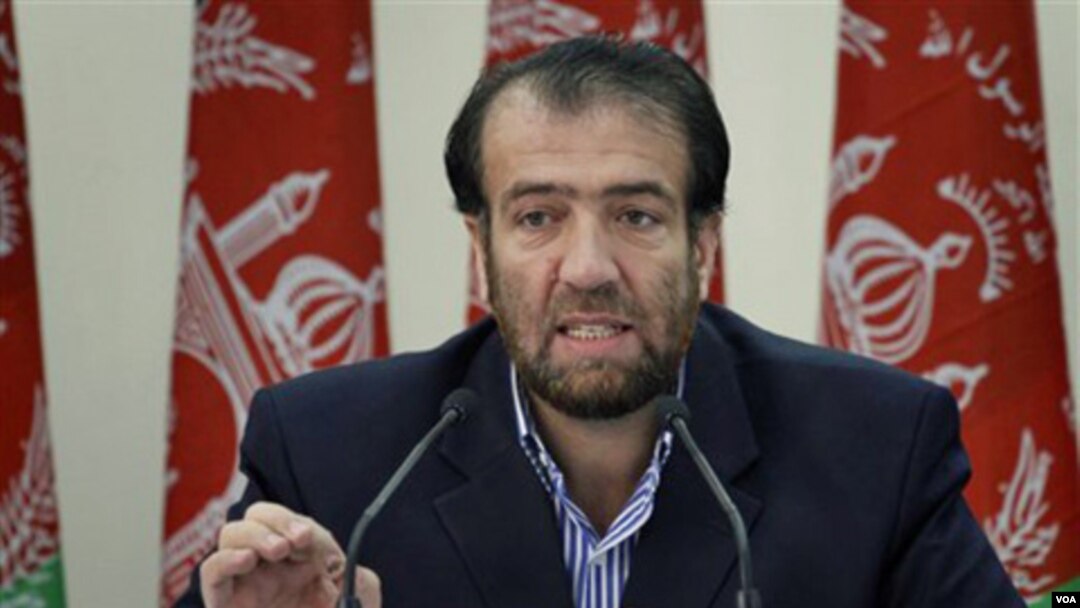 Ketua KPU Afghanistan, Fazel Ahmad Manawi saat mengumumkan hasil akhir pemilu parlemen, 1 Desember 2010.