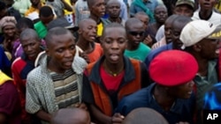 Supporters of incumbent Joseph Kabila gather in front of the provincial National Union for the Congo Federalists (UNAFEC ) in the district of Lubumbashi, December 10, 2011.