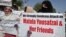Mujeres del grupo pacifista Amin Tehrik se manifiestan para condenar el ataque a la niña estudiante Malala Yousufzai, en Peshawar, Paquistán.