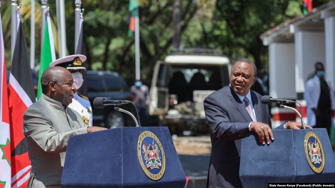 Perezida Uhuru Kenyatta na Evariste Ndayishimiye