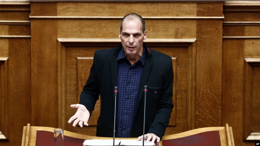 Menteri Keuangan Yunani Yanis Varoufakis berbicara di Parlemen di Athena (9/2). (AP/Petros Giannakouris)