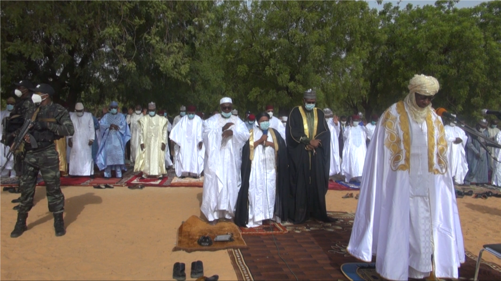 Hotunan Yadda Shugaban Nijar Mohamed Bazoum Ya Halarci Sallar Idi a birnin Yamai