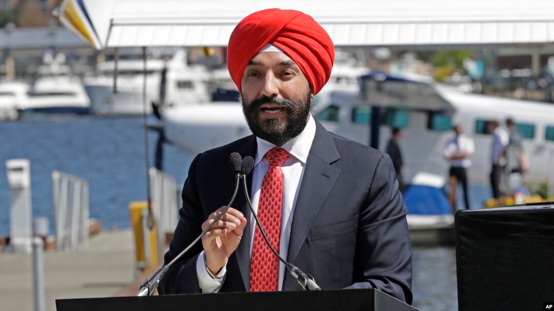 Arhova - Navdip Bains, kanadski ministar inovacija, nauke i ravoja, govori 25. aprila 2018. u Lejk Junuonu, u Sijetlu, o uspostavljanju linije hidroaviona između Sijetla i Vankuvera, u Britanskoj Kolumbiji.