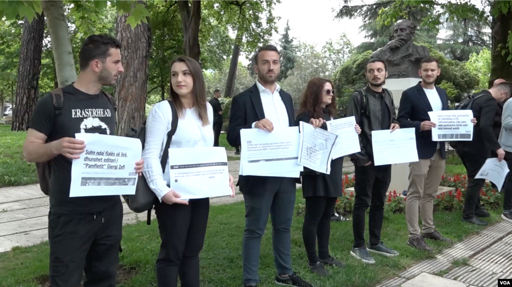 Pamje nga një protestë e gazetarëve para Kuvendit