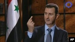 ຮູບພາບນີ້ຖ່າຍຈາກ ໂທລະພາບຊີເຣຍ ປະທານາທິບໍດີ Bashar al-Assad ກ່າວໃນລະຫວ່າງການສໍາພາດ ທີ່ກຸງ ເຕຫະຣານ ອີຣ່ານ ທີ 28 ມິຖຸນາ, 2012. 