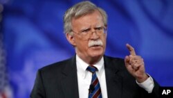 El exembajador de EE.UU. en las Naciones Unidas, John Bolton, es un político de línea dura que apoya el uso de la fuerza contra Irán y Corea del Norte.