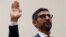 El director general de Google, Sundar Pichai, hace un juramento antes de testificar ante el Comité Judicial de la Cámara de Representantes.