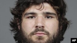 El jugador de fútbol universitario, Kosta Karageorge, fue encontrado muerto en un aparente suicidio.