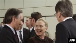 Hillary Klinton: Liria e lëvizjes duhet të rikthehet në Veri