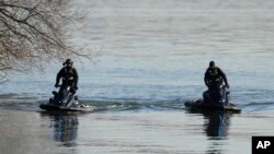 Jedan kontrolor leta obavljao je posao koji je inače raspoređen na dvije osobe u tornju na aerodromu kada je došlo do sudara, navodi se u internom izvještaju Federalne uprave za vazduhoplovstvo.