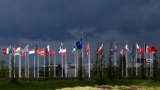 پرچم کشورهای عضو ناتو در مقر این سازمان در بروکسل، پایتخت بلژیک - آرشیو