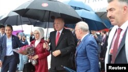 Президент Турции Реджеп Тайип Эрдоган с супругой Эмине (в центре). Осака, Япония. 27 июня 2019 г.