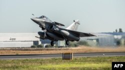 Pesawat jet tempur Rafale produksi Dassault Aviation, Perancis, yang dibeli oleh Angkatan Udara India (foto: dok). 