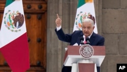 El presidente saliente, Andrés Manuel López Obrador, pronuncia su último Informe sobre el Estado de la Unión en el Zócalo, la plaza principal de la Ciudad de México, el domingo 1 de septiembre de 2024.