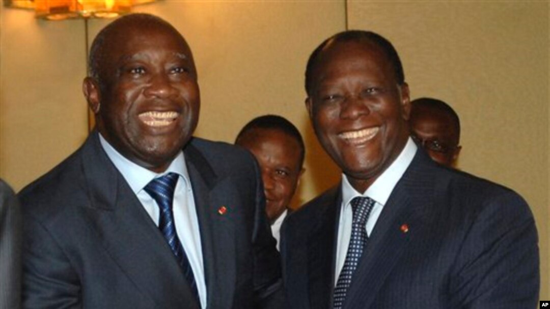 Prezida Laurent Gbagbo,(i Buryo) Alassane Ouattara (i Bubamfu)